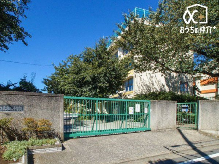 周辺環境 練馬区立大泉北小学校 徒歩5分。「言葉でつながり、人とつながり、自分の良さをみつめる」を合言葉に元気に挨拶、笑顔で挑戦夢が広がる大北小を目指しています。 360m