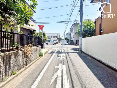 現地土地写真 車通りが少なく小さなお子様がいても安心です！