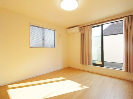 子供部屋 子供部屋にオススメな約8.7帖洋室の様子。間を仕切れるフレキシブルタイプの洋室です。