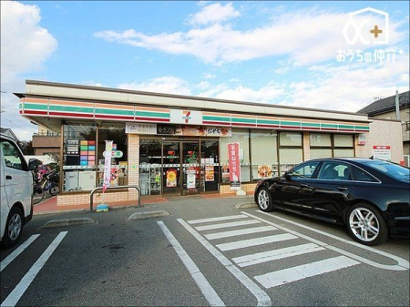 周辺環境 セブンイレブン小平鈴木町店 徒歩11分。【営業時間】24時間営業 【駐車場】あり 870m