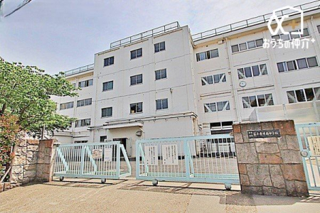 周辺環境 小平市立花小金井南中学校 徒歩8分。教育目標・進んで学習に取り組み、根気よく努力する人・心身ともに健康で、礼儀正しい人・勤労を尊び、協力する人 630m