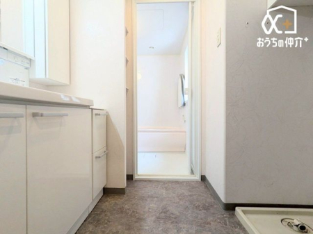 洗面台・洗面所 清潔感のある洗面＆洗濯スペース
