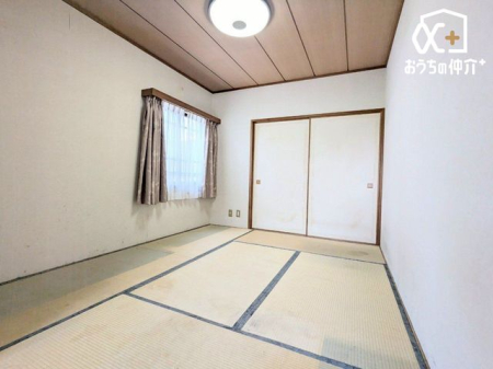 その他内観 リビング横にある6帖和室です。畳にゴロンと寝転んで癒しの時間を過ごせます。