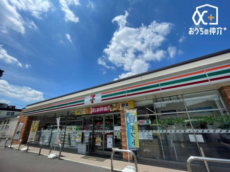 周辺環境 セブンイレブン所沢小手指町1丁目店 徒歩5分。24時間営業なので、急なお買い物にも便利です。飲食物や軽い日用品を販売しております。駐車場；無 360m