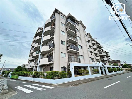 現地外観写真 公園、小学校まで徒歩1分。