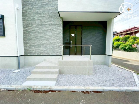 周辺環境 ファミリーマート　所沢東狭山ヶ丘店 徒歩5分。24時間営業なので、急なお買い物にも便利です。飲食物や軽い日用品を販売しております。駐車場；有 400m