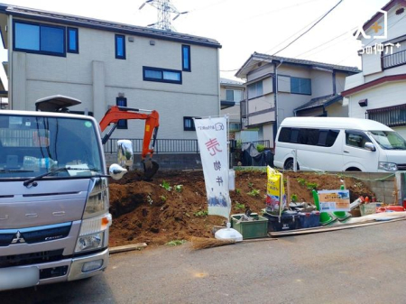 現地外観写真 【外観完成イメージ】落ち着いた色合いのお洒落な外観です。ゆったりと暮らしたい方にもおすすめな閑静な住宅街です。