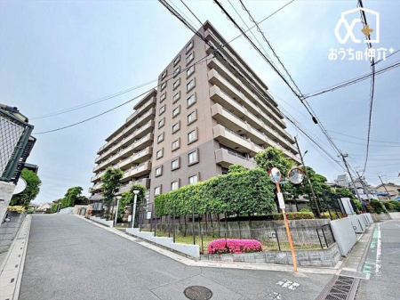 現地外観写真 子育てファミリーはもちろん、ゆったりと暮らしたい方にもおすすめしたい、落ち着いた住環境になっております。