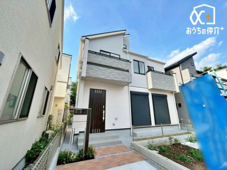 現地外観写真 ■バス便利用で複数路線利用可能！～バス停徒歩２～３分■南側道路で陽当り良好■商業施設が充実し日々の暮らしをサポート