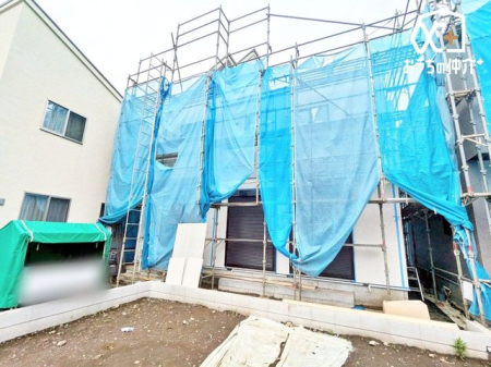  カースペースの様子。車通りの少ない前面道路でお車の出し入れもラクラクです。