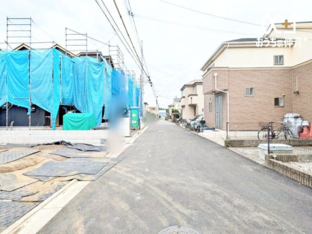 周辺環境 ファミリーマート滝山中央通り店 徒歩6分。営業時間：24時間 駐車場：有 460m