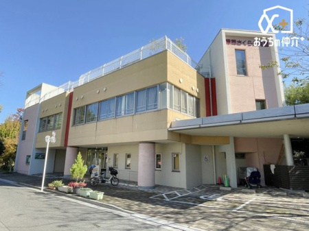 周辺環境 青葉さくら保育園 徒歩7分。【保育時間】7:00ー18:00（延長19:00まで） 【定員】100人 【受入年齢】生後57日から就学未満 560m