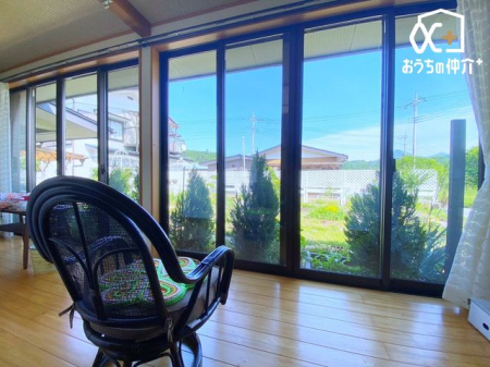 その他内観 広大な庭を望める、縁側のある家。ゆったりとした時間を過ごせます。