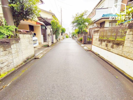 周辺環境 徒歩1分。【ウェルパーク狭山中央店】営業時間：9時00分～21時45分　バス停も目の前にある便利なドラッグストア　駐車場：あり 40m
