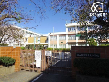 周辺環境 徒歩5分。【狭山厚生病院】営業時間8:30～18:30(木曜日　定休日) 390m