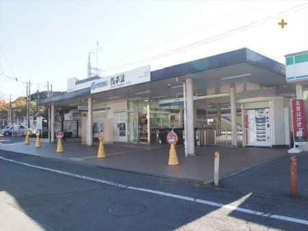 周辺環境 徒歩22分。【仏子駅(西武 池袋線)】　バリアフリー車椅子対応の入り口　車椅子対応の駐車場設備トイレ　池袋駅まで42分 1720m