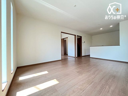 リビング 南向きの明るいリビング