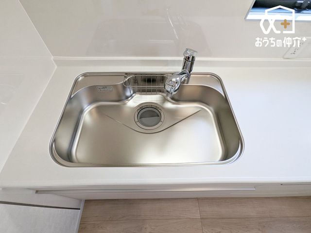 �L�b�`�� �������̂���s�J�s�J�̃X�e�����X�V���N�͍L���č�Ƃ��₷�����B�V���v���Ȑ������D��ۂŁA�����̐􂢕������K�ɂȂ肻���B���|���ȒP�����ŁA�Ǝ��̌������オ��A�L�b�`���ɗ����Ԃ����S�n�悭�Ȃ�܂��ˁB