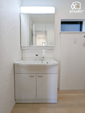 ���ʑ�E���ʏ� �O�ʋ��^�C�v�̐��ʉ��ϑ�ł��B�O�ʋ��^�C�v�̐��ʉ��ϑ�͎g�����肪�ǂ��A�ׂ����������[�ł��܂��B���[������X�b�L���Еt�����ʏ��ł��B