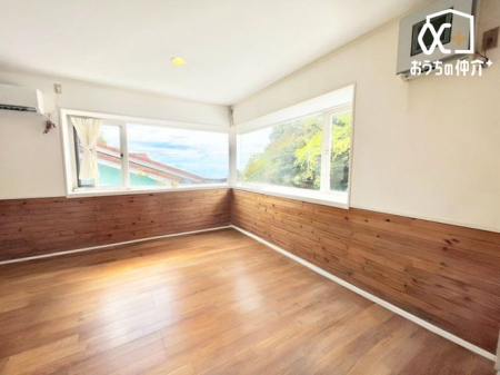  `O[vsɍœK`e[u͂ŐHy߂ԁBԂƂ̉be݁Avo[ЂƂƂo܂B{摜͉ƋCGŏ摜ł茻Ƃ͈قȂꍇ܂