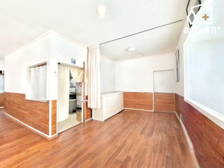 ̑ `ƐHŐS`ɂ݂ȂŐH͂߂HB̔ȂAƏΊ炪W܂܂B{摜͉ƋCGŏ摜ł茻Ƃ͈قȂꍇ܂