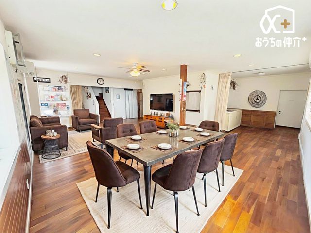 rO Ƒĉ܂őΉ\a₩ȕ͋C̐H́AK͂ȏW܂肩c̗p܂ŕLΉBǂȃV[ʂ܂B{摜͉ƋCGŔzu摜ł茻Ƃ͈قȂꍇ܂