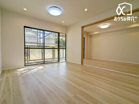 ���r���O �傫�ȑ����炽���Ղ�z�����������ޖ��邢���r���O�B�Ƒ��c���⃊���b�N�X�^�C���ɍœK�ȊJ�������ӂ���Ԃł��B