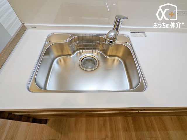 �L�b�`�� �������̂���s�J�s�J�̃X�e�����X�V���N�͍L���č�Ƃ��₷�����B�V���v���Ȑ������D��ۂŁA�����̐􂢕������K�ɂȂ肻���B���|���ȒP�����ŁA�Ǝ��̌������オ��A�L�b�`���ɗ����Ԃ����S�n�悭�Ȃ�܂��ˁB