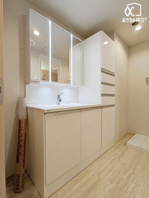 ���ʑ�E���ʏ� �O�ʋ��^�C�v�̐��ʉ��ϑ�ł��B�O�ʋ��^�C�v�̐��ʉ��ϑ�͎g�����肪�ǂ��A�ׂ����������[�ł��܂��B���[������X�b�L���Еt�����ʏ��ł��B