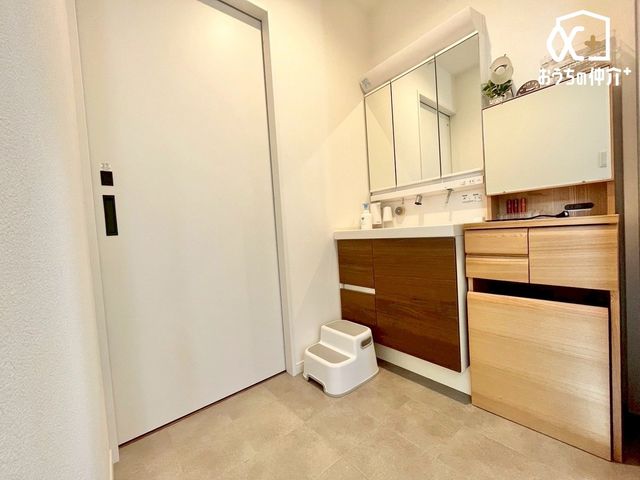 ʑEʏ `Wash room`̍Qԑтł]TĎxxłLpE_[[B[LxȂ̂ŌڂXbLƐڂł܂B