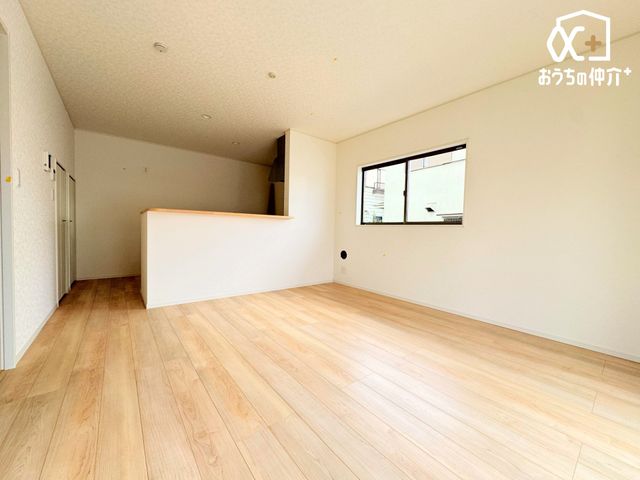 rO `Living`͋CLDKB̂т肭낮\t@AHyރ_CjOZbguĂ͂܂B