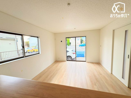 rO `Living`͋CLDKB̂т肭낮\t@AHyރ_CjOZbguĂ͂܂B