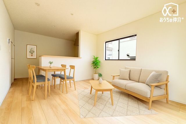 rO `Living`͋CLDKB̂т肭낮\t@AHyރ_CjOZbguĂ͂܂B