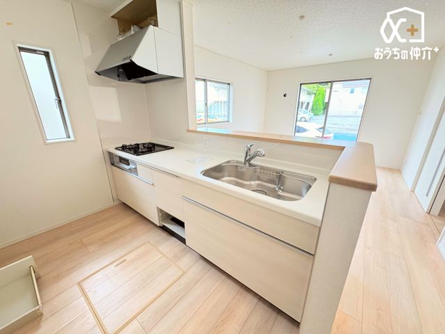 Lb` `Kitchen`JE^[Lb`@lڐ̂ԁBJE^[Lb`BƎȂqlڂ𗣂ȂB͂llƒk΂BJE^[Lb`炱\ȓłB