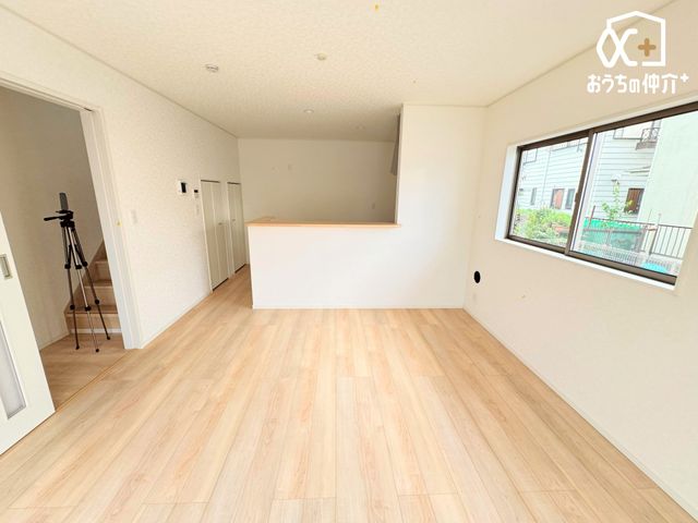 rO `Living`͋CLDKB̂т肭낮\t@AHyރ_CjOZbguĂ͂܂B