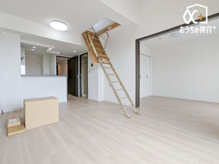 rO `Living`쐼̑傫ȑ炽Ղzޖ邢rOBƑc⃊bNX^CɍœKȊJӂԂłB