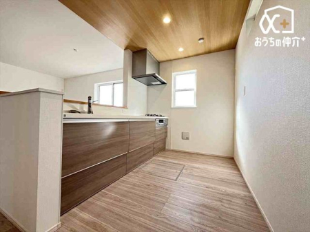 Lb` ƑƉby߂Lb`łB΂ɂ邩AbRƂ݂͂܂B܂ArO̗lq킩̂ňSčƂɏWł܂ˁB