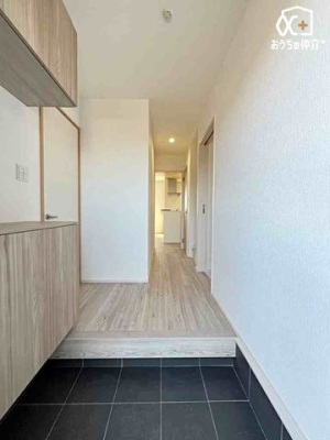  ͋Čւ́AZ܂̑ۂiɉoBV[Y{bNXAԂLۂĂX}[gȐ݌vłB