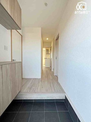  ͋Čւ́AZ܂̑ۂiɉoBV[Y{bNXAԂLۂĂX}[gȐ݌vłB