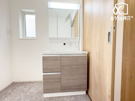 ʑEʏ ̂ʏ́AVvłȂ@\IȃfUCBL߂̃Xy[XƎ[[ĂA̐gxx₨ꂪX[Yɍs܂B