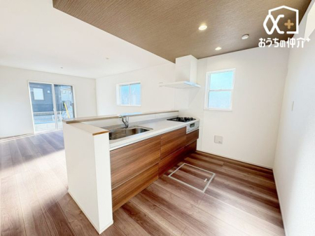 Lb` ƑƉby߂Lb`łB΂ɂ邩AbRƂ݂͂܂B܂ArO̗lq킩̂ňSčƂɏWł܂ˁB