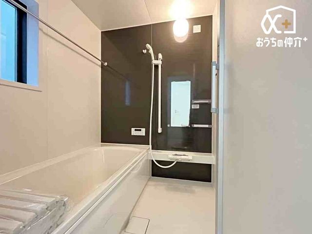  ̂ԂŃbNXoX^CBoX^uɂĊȂSƑ̂tbVB̔Ă鐴̂oX[B