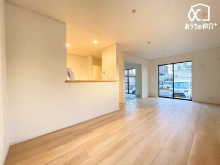 rO `Living`͋CLDKB̂т肭낮\t@AHyރ_CjOZbguĂ͂܂B