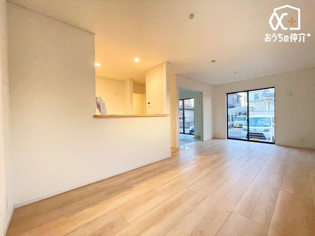 rO `Living`͋CLDKB̂т肭낮\t@AHyރ_CjOZbguĂ͂܂B