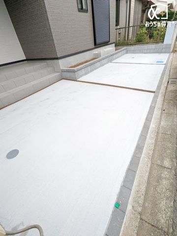  J[Xy[X̗lqłBOʓH͌ʗʂȂAԂ̏oSăX[Yɍs܂B