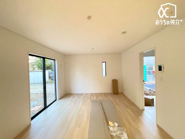 rO `Living`͋CLDKB̂т肭낮\t@AHyރ_CjOZbguĂ͂܂B