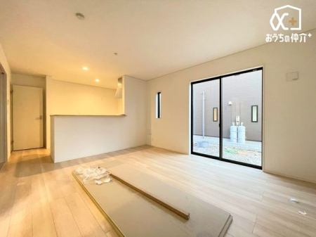 rO `Living`͋CLDKB̂т肭낮\t@AHyރ_CjOZbguĂ͂܂B