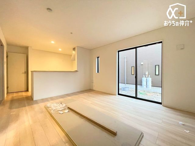 rO `Living`͋CLDKB̂т肭낮\t@AHyރ_CjOZbguĂ͂܂B