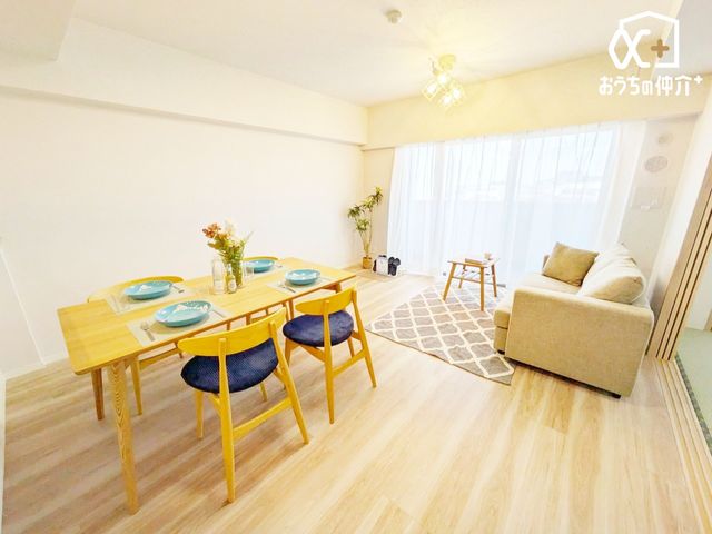 rO `Living`Ȃɂz郊rO͋CǂłˁBJ[ŎdグbNXԂłI