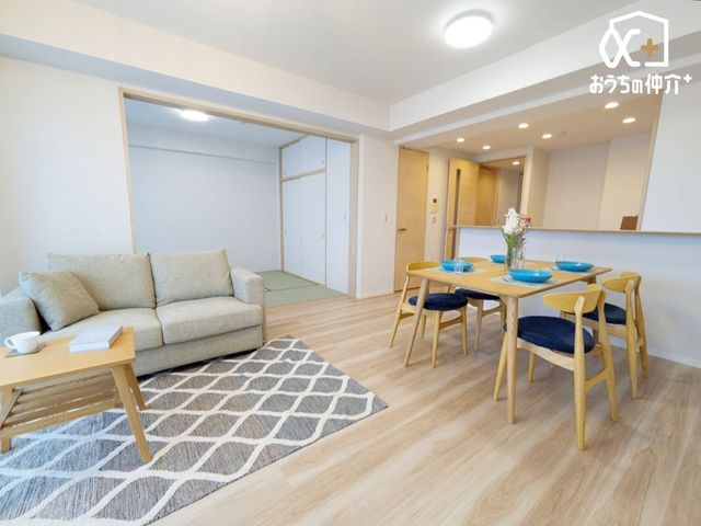 rO `Living`͋CLDKB̂т肭낮\t@AHyރ_CjOZbguĂ͂܂B